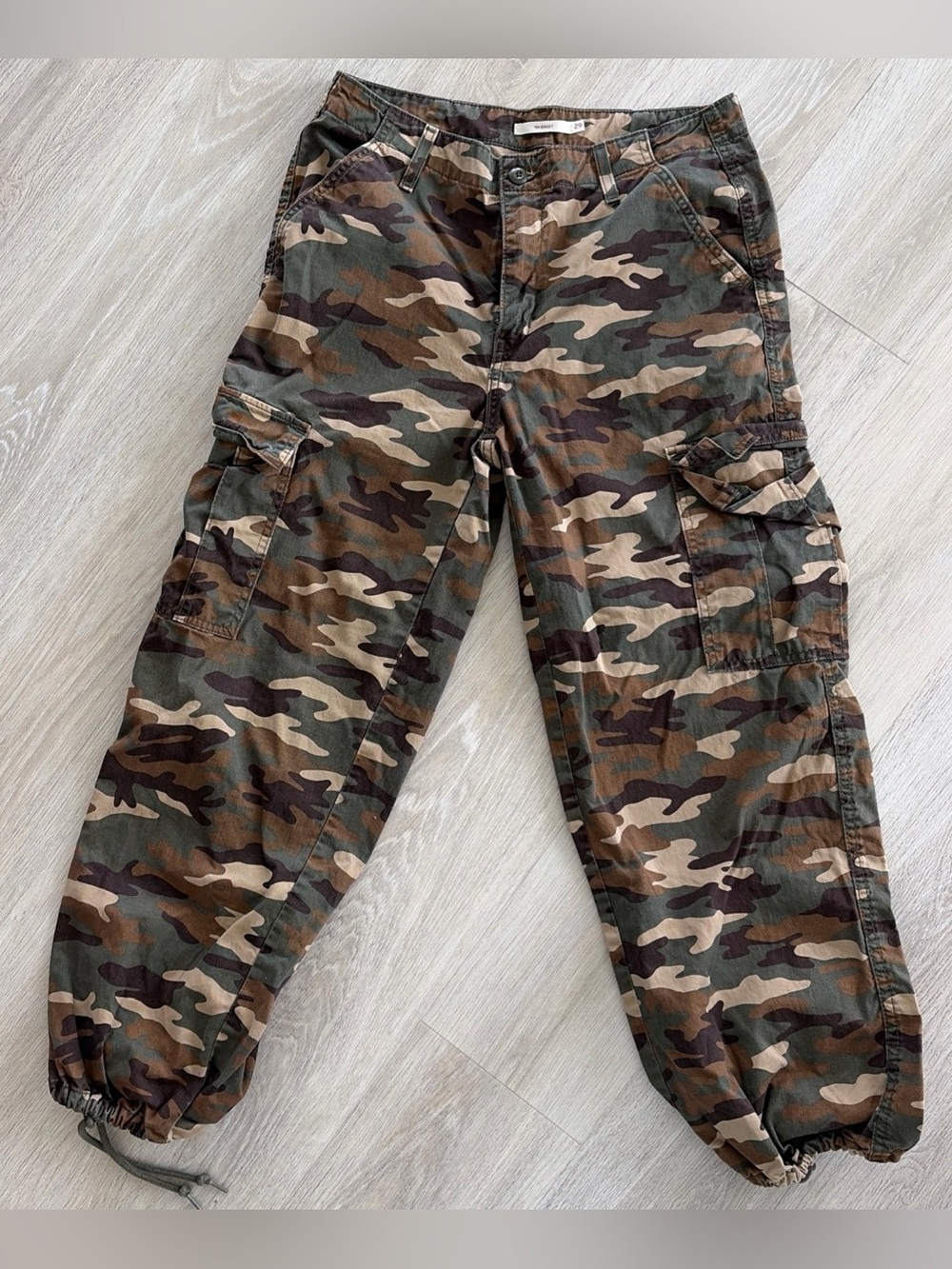 Levi’s ’94 Baggy Cargo Pants Womens 29 Camo High Rise Wide Leg